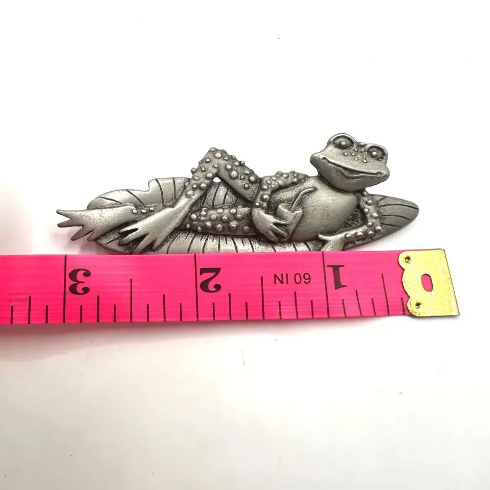 JJ Jonette Frog Pin Brooch Jewelry Pewter Lily Pad Retro Vintage Unique Whimsy